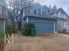 629 NE Flagstone Ln in Bremerton, WA - Building Photo