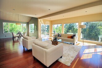 3131 NW Luray Terrace in Portland, OR - Building Photo - Building Photo