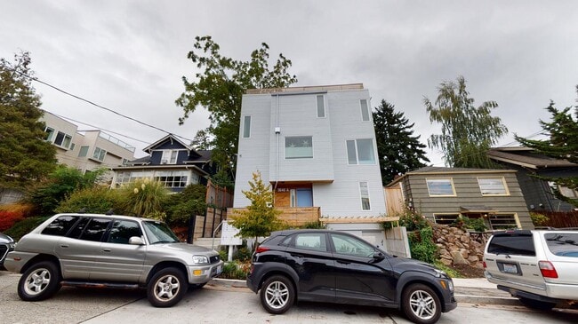 property at 3640 Interlake Ave N