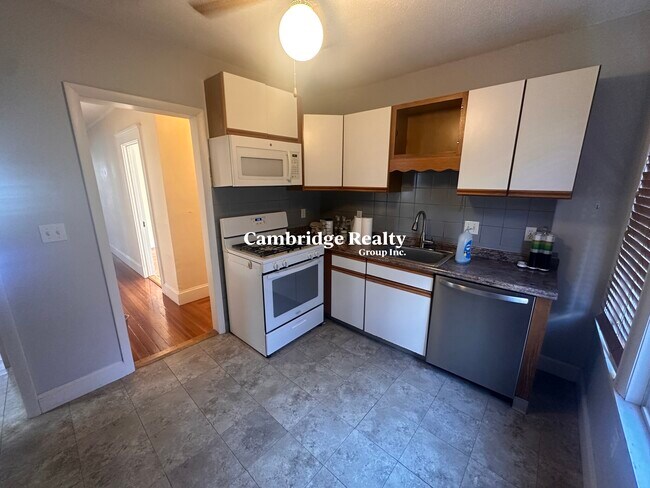 39 Magnus Ave, Unit 2T in Somerville, MA - Building Photo - Building Photo