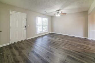 300 N Meade Dr in Peachtree City, GA - Building Photo - Building Photo