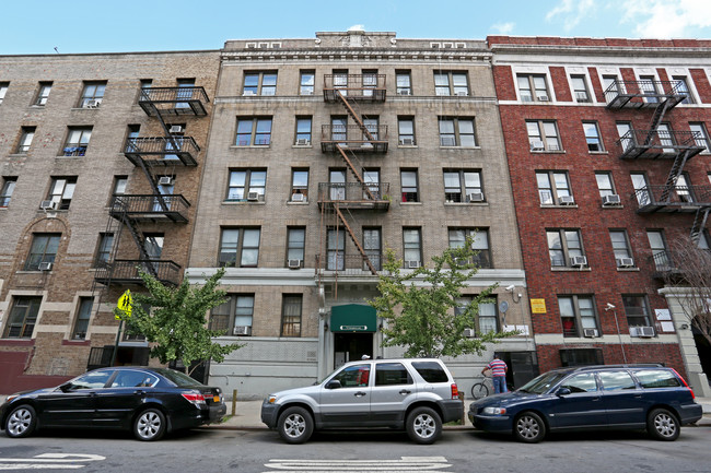 72-74 Vermilyea Ave in New York, NY - Foto de edificio - Building Photo