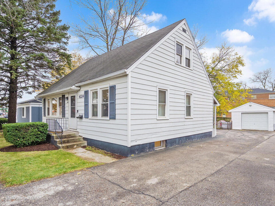 4224 Main St in Downers Grove, IL - Building Photo
