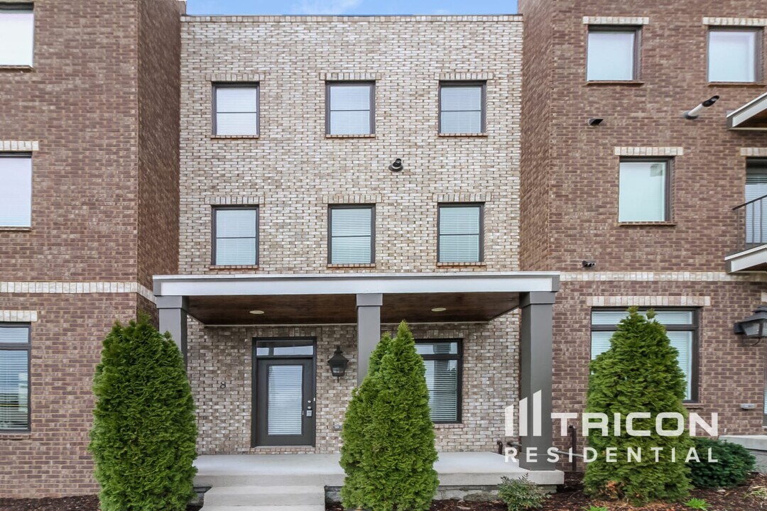 6813 Charlotte Pike in Nashville, TN - Building Photo
