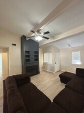 2800 Longmire Dr, Unit 3 in College Station, TX - Foto de edificio - Building Photo