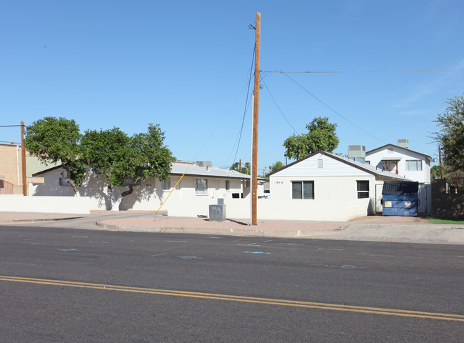 141-143 S Center St in Mesa, AZ - Building Photo - Building Photo