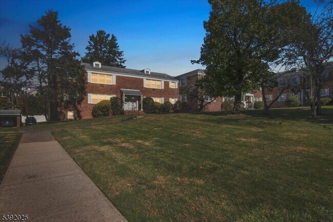 159 Ridge Rd in Cedar Grove, NJ - Building Photo - Building Photo
