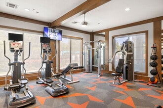 Lakeline East Apartments in Cedar Park, TX - Foto de edificio - Building Photo