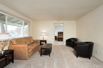 1444 NW Canyon Dr in Redmond, OR - Building Photo - Building Photo