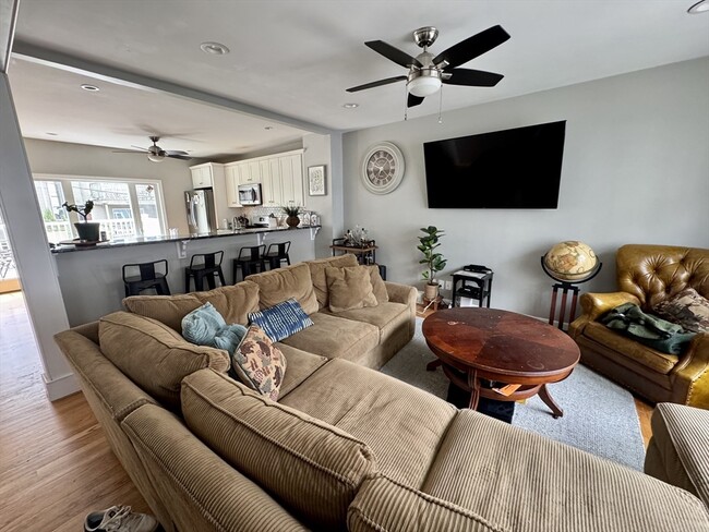 property at 371 Silver St