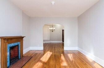 1820 W Newport Ave, Unit 1 in Chicago, IL - Foto de edificio - Building Photo