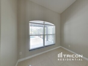 1561 Parkglen Cir in Apopka, FL - Foto de edificio - Building Photo