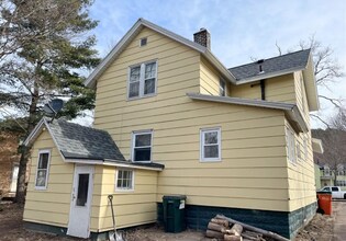 1234 S Dewey St in Eau Claire, WI - Building Photo - Building Photo