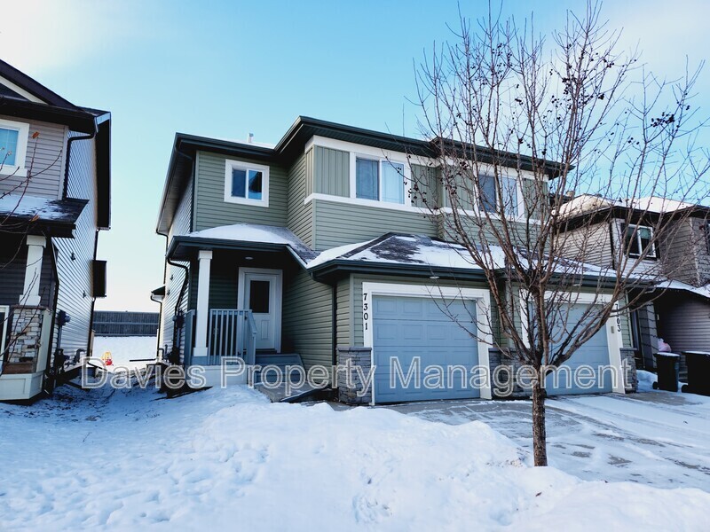 7301 Armour Cres SW in Edmonton, AB - Building Photo