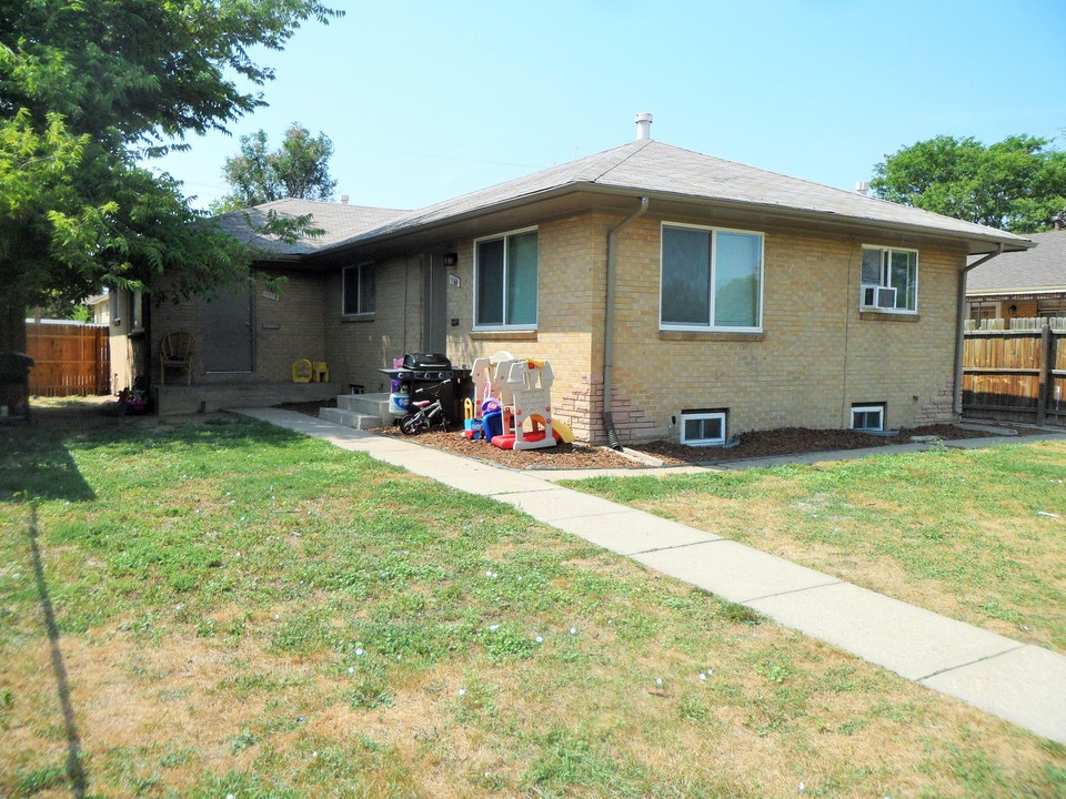 1169 Dayton St in Aurora, CO - Foto de edificio