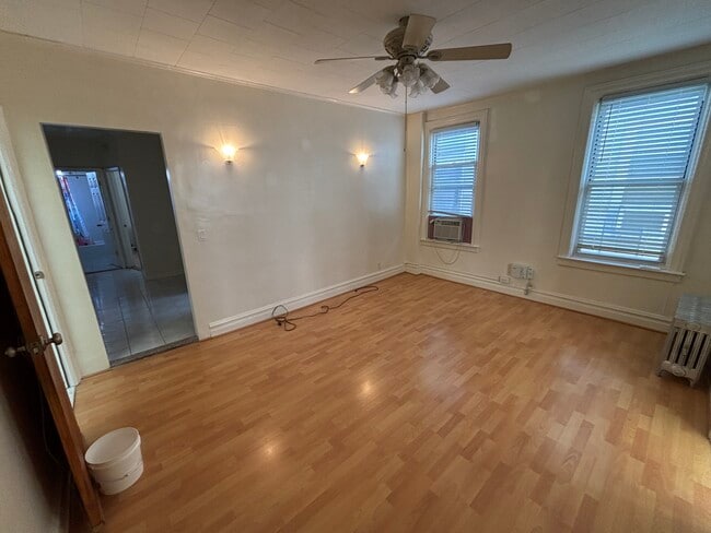 2333 E 24th St, Unit 2nd Floor