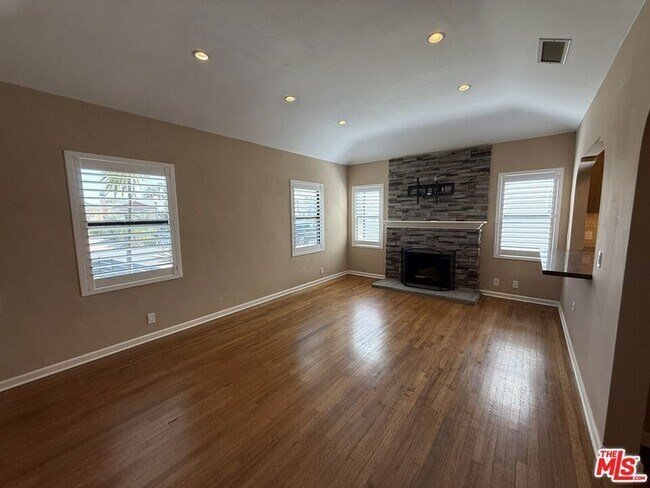 8117 Bleriot Ave in Los Angeles, CA - Building Photo - Building Photo