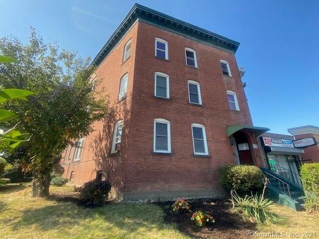 757 Maple Ave, Unit First floor big unit in Hartford, CT - Building Photo
