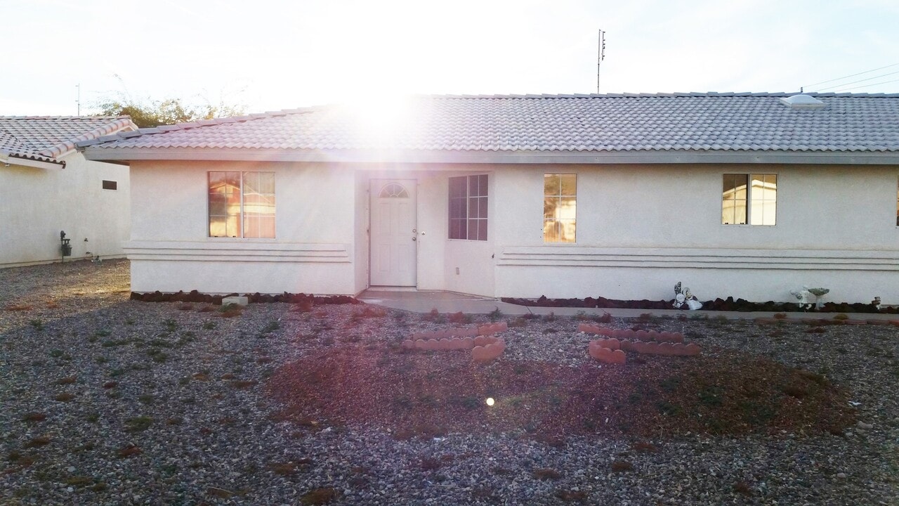 2431 Pima Dr S in Lake Havasu City, AZ - Building Photo
