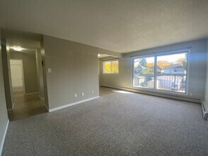 Homestead Manor in Edmonton, AB - Building Photo - Building Photo