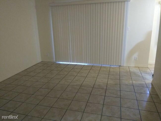 1017 W 95th St in Los Angeles, CA - Building Photo - Building Photo