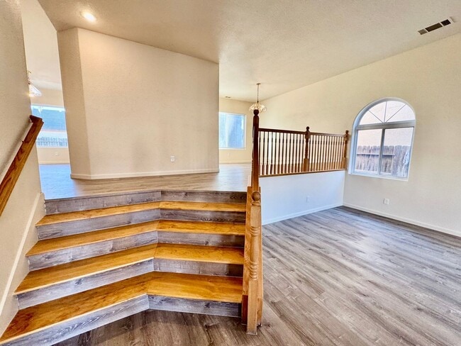 1021 Woodbridge St in Los Banos, CA - Building Photo - Building Photo