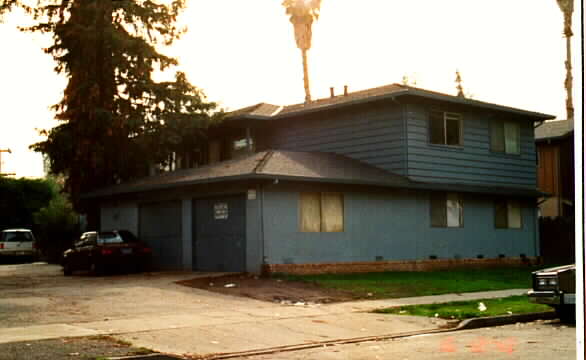 1122 Mesa Dr in San Jose, CA - Foto de edificio - Building Photo