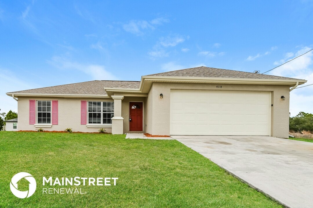 4114 4th St SW in Lehigh Acres, FL - Foto de edificio