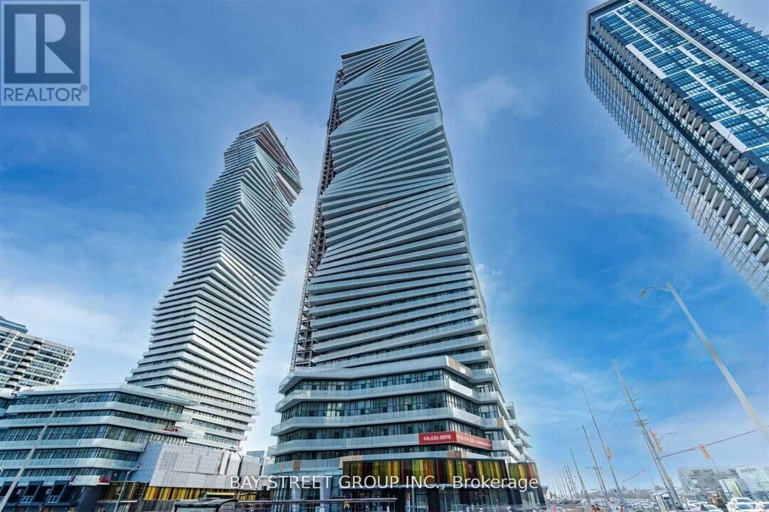 3900 Confederation Pkwy in Mississauga, ON - Building Photo