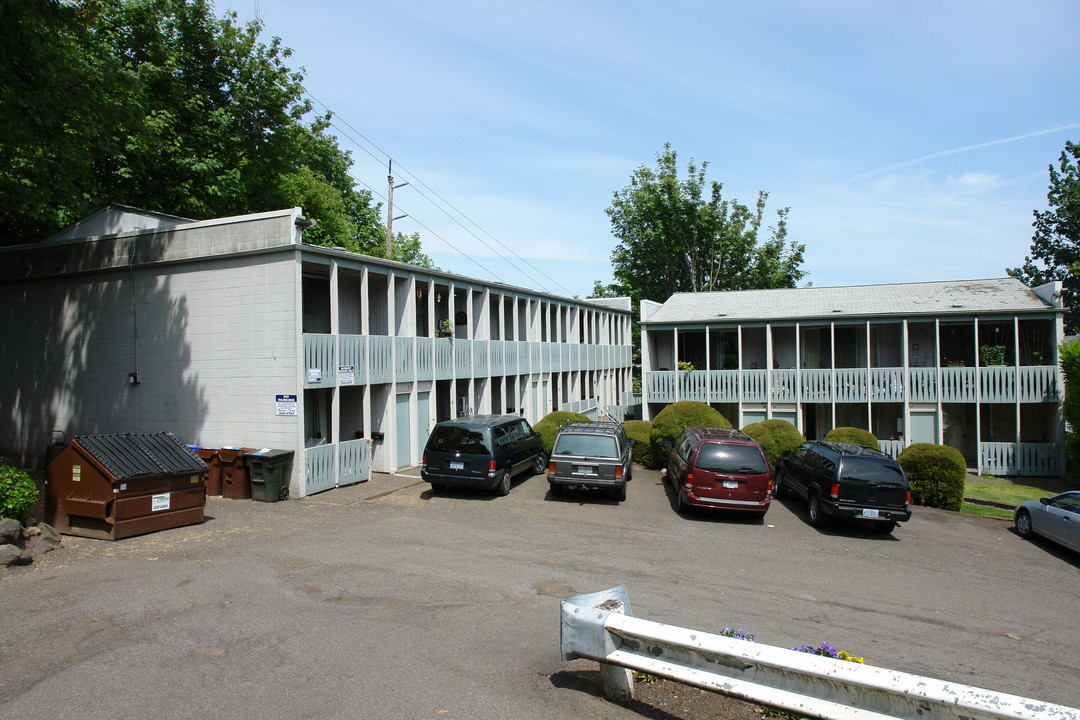 Harrison House Apartments in Portland, OR - Foto de edificio