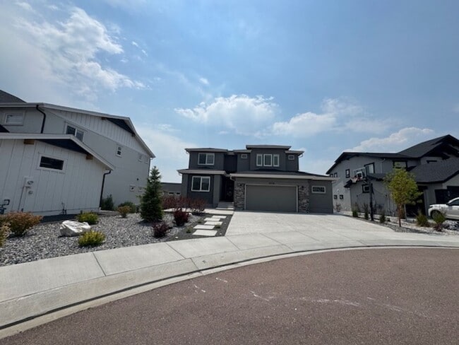 5719 Adkisson Pl in Colorado Springs, CO - Foto de edificio - Building Photo