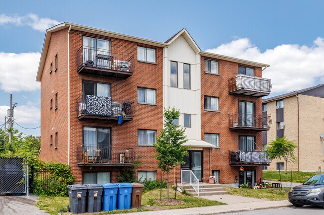 3845 Lépine Rue in Laval, QC - Building Photo - Building Photo