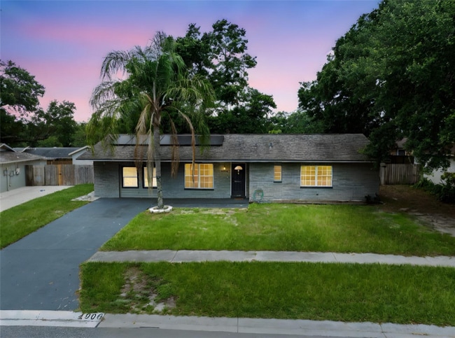 4906 Presidential St in Seffner, FL - Foto de edificio - Building Photo