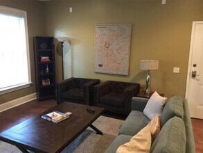 425 E Mc Donough St in Savannah, GA - Foto de edificio - Building Photo