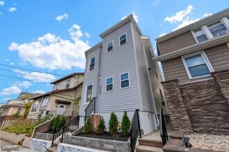 1033 E 23rd St in Paterson, NJ - Building Photo - Building Photo