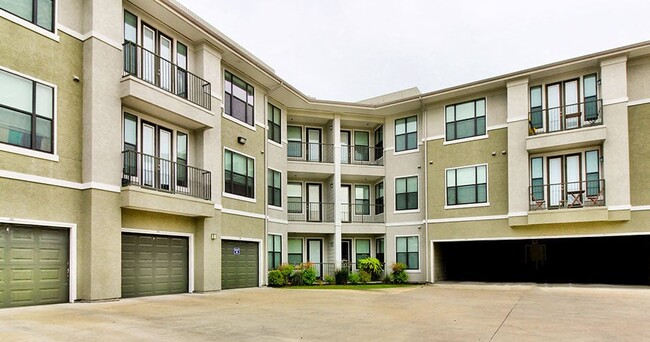 Connection at Buffalo Pointe Apartments in Houston, TX - Building Photo - Building Photo