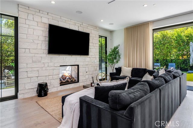 5517 Allott Ave in Los Angeles, CA - Building Photo - Building Photo