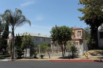 149 N Kenmore Ave in Los Angeles, CA - Foto de edificio - Building Photo