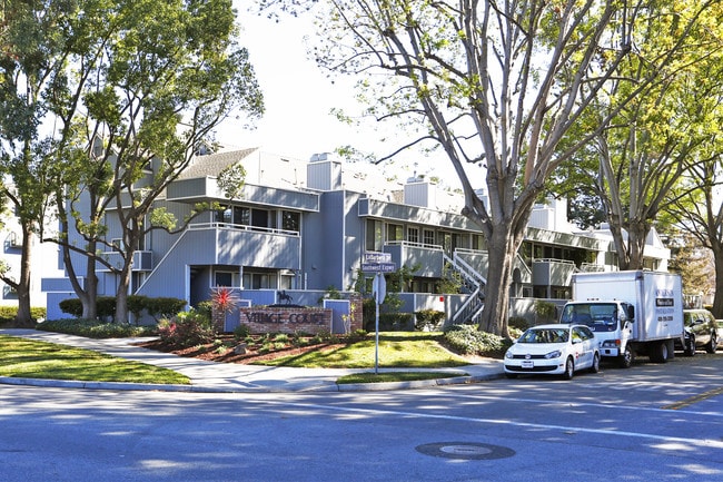 850 La Barbera Dr