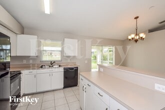 4829 SW 24th Ave in Cape Coral, FL - Foto de edificio - Building Photo