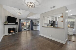 4777 Cedar Springs Rd, Unit 5F in Dallas, TX - Building Photo