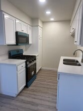 1357 Armadale Ave, Unit 108 in Los Angeles, CA - Building Photo - Building Photo