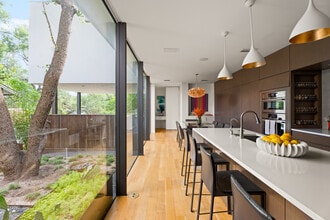 2210 Westlake Dr in Austin, TX - Building Photo - Building Photo