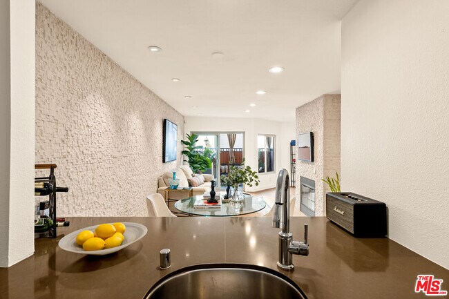 141 S Clark Dr in Los Angeles, CA - Building Photo - Building Photo