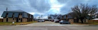 400 Bill Bradford Rd in Sulphur Springs, TX - Building Photo