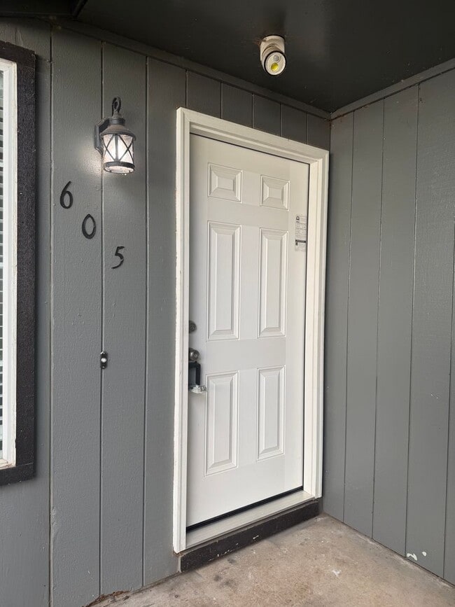 605 61st St in Springfield, OR - Building Photo - Building Photo