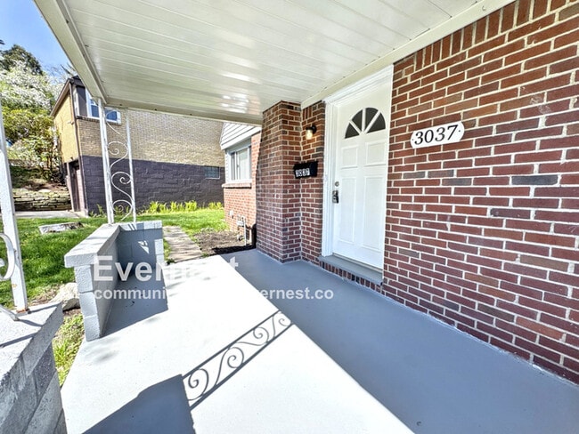 3037 Blackridge Ave in Pittsburgh, PA - Foto de edificio - Building Photo