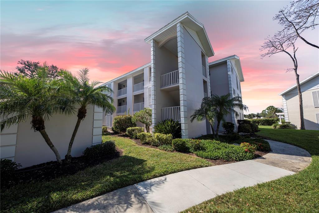 437 Cerromar Ln in Venice, FL - Building Photo