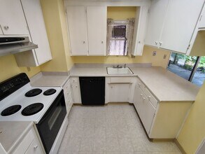2817 Thornton Ct in Modesto, CA - Building Photo - Building Photo