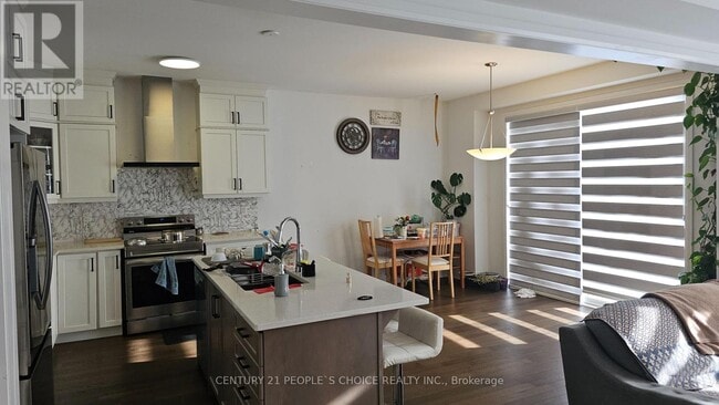 18 Hammermeister St in Kitchener, ON - Building Photo - Building Photo